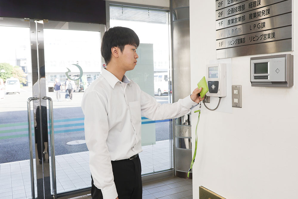 リビング営業課-出社