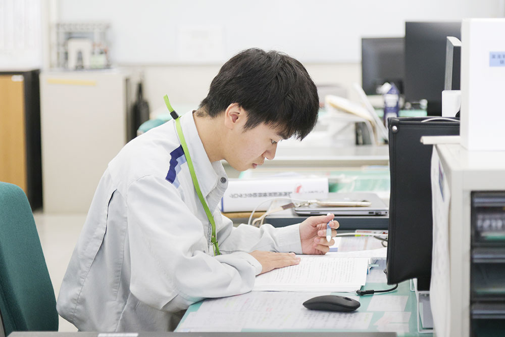 リビング営業課-帰社後は事務作業、翌日の準備